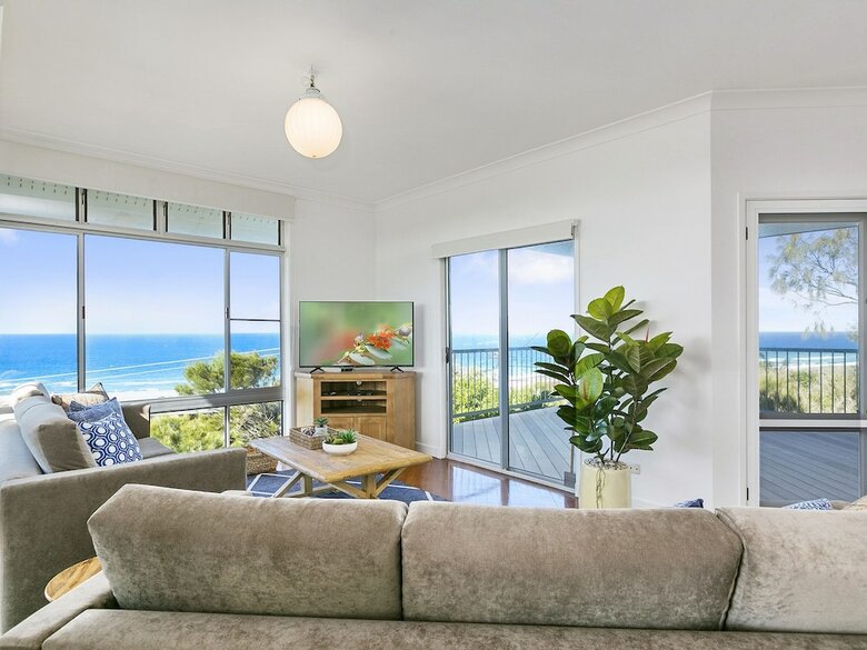 Panoramic Ocean Views In Peregian Beach! 41 Parakeet Cresent