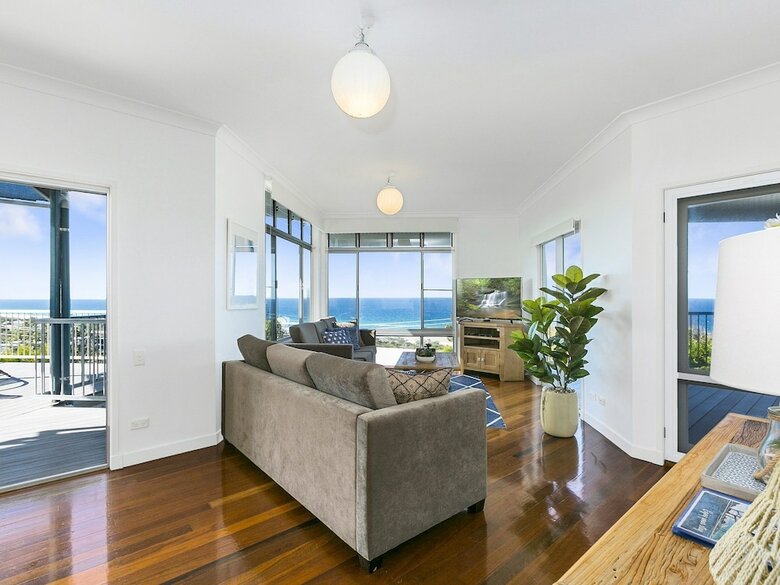 Panoramic Ocean Views In Peregian Beach! 41 Parakeet Cresent