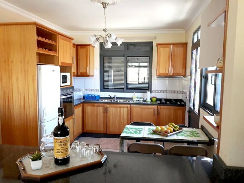 House With 2 Bedrooms In Lombo Do Doutor, With Wifi