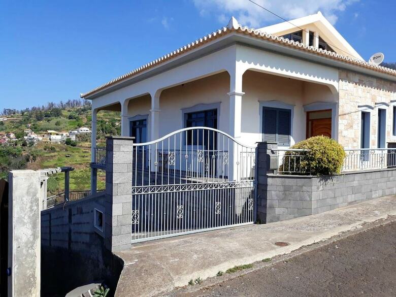 House With 2 Bedrooms In Lombo Do Doutor, With Wifi