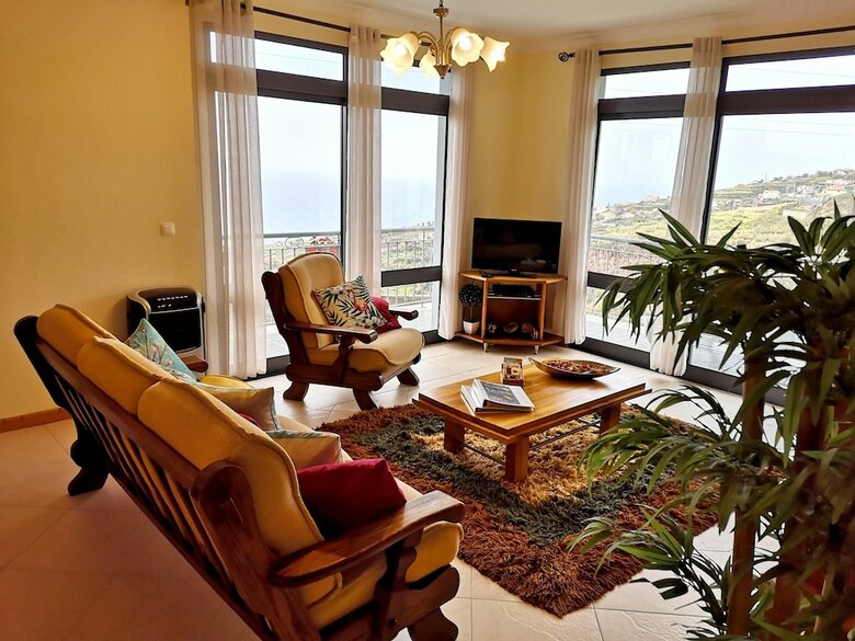 House With 2 Bedrooms In Lombo Do Doutor, With Wifi