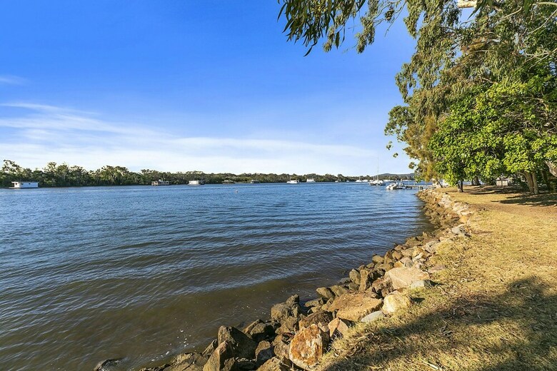 Stunning River House - 51 Hilton Esplanade