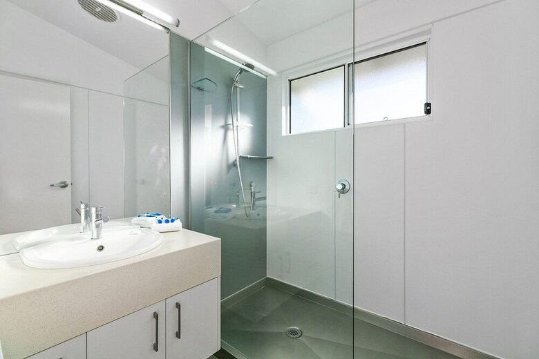 Stunning River House - 51 Hilton Esplanade