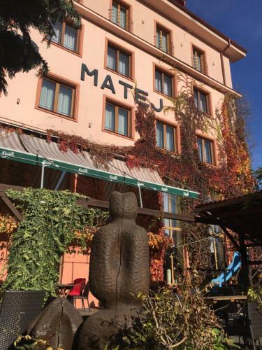 Hotel & Penzi�n Grand Matej