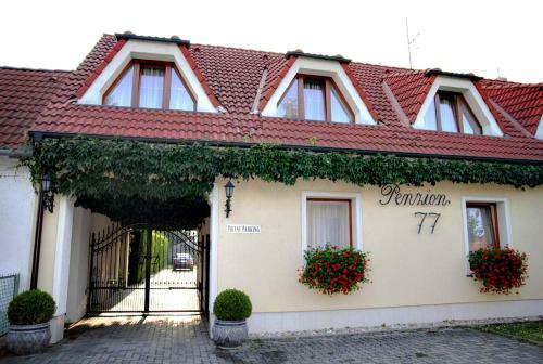 Hostal Penzion 77