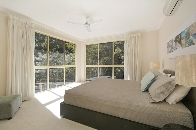 Prestigious House In Little Cove