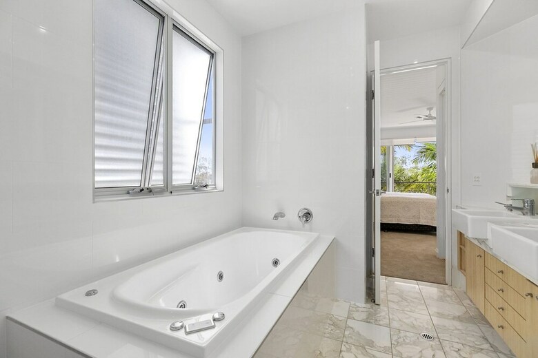North Facing River Front Stunning Apartment - Unit 2, 9 Hilton Esplanade