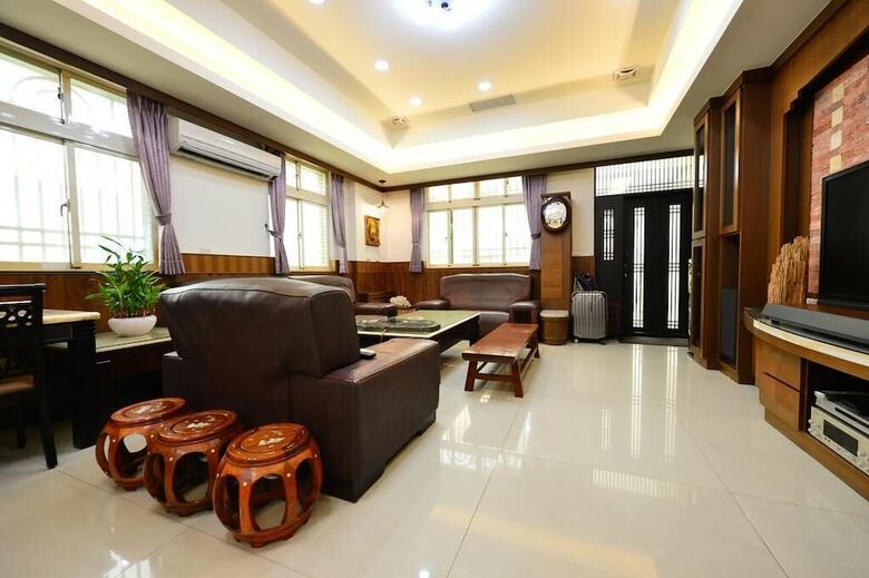 Hotel Village Chief House