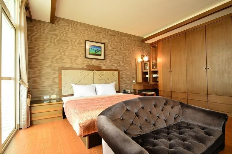 Hotel Village Chief House
