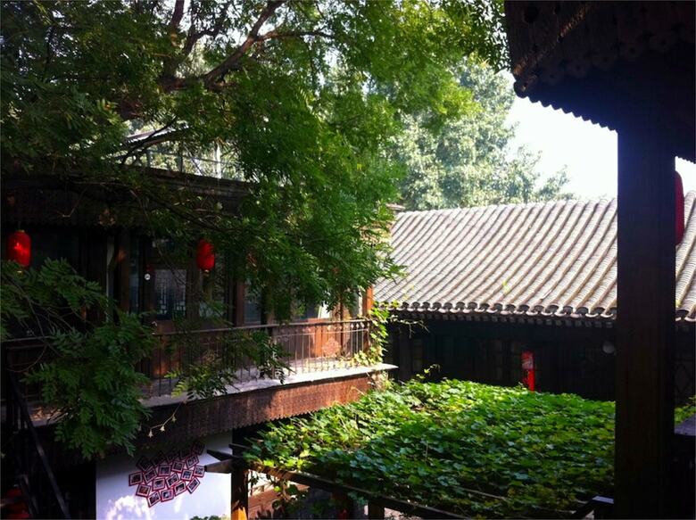 Posada Hill Lily Courtyard