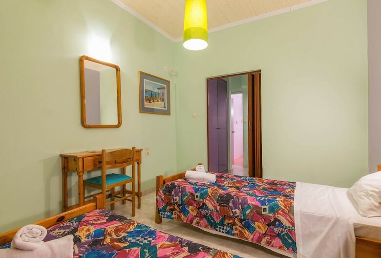 Ni-mar Studios & Apartments