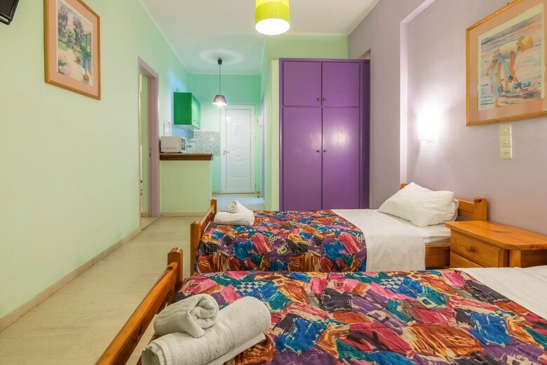 Ni-mar Studios & Apartments