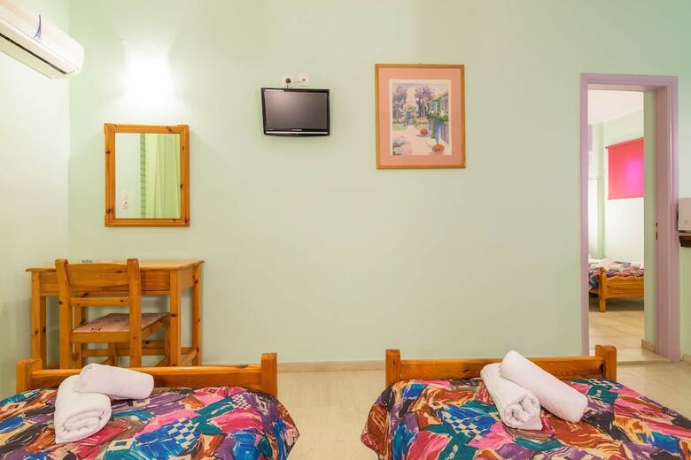 Ni-mar Studios & Apartments