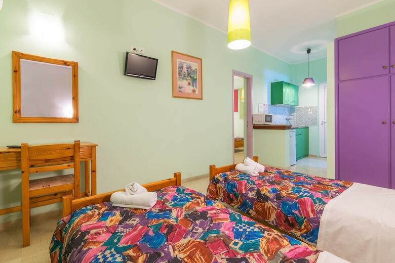 Ni-mar Studios & Apartments