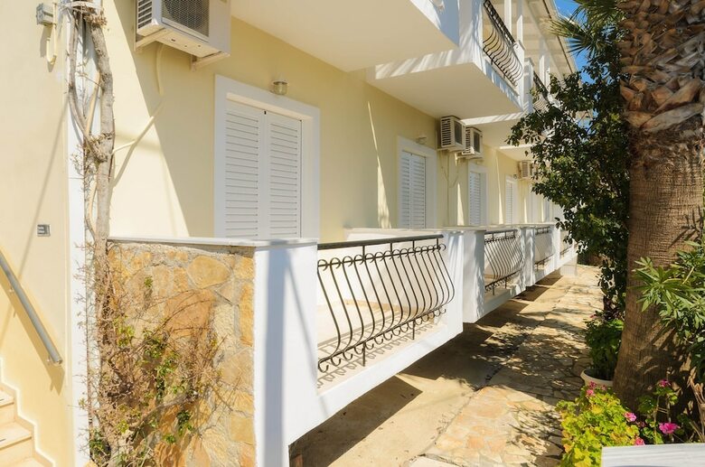Ni-mar Studios & Apartments