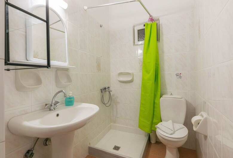 Ni-mar Studios & Apartments