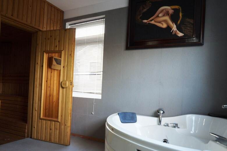 F5 Villa