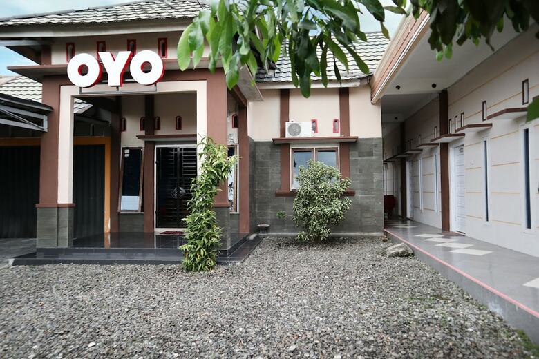 Hostal Oyo 2202 Delima Guest House Syariah