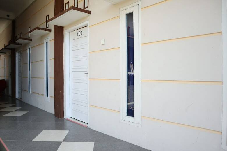 Hostal Oyo 2202 Delima Guest House Syariah
