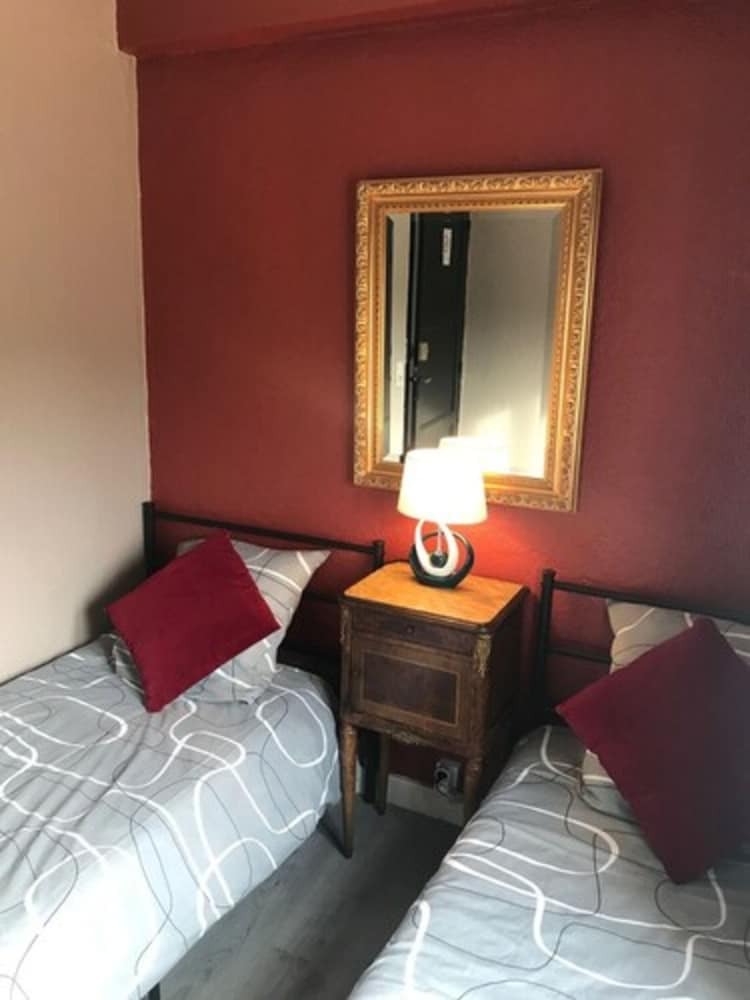 Hotel Le Roches De Merry