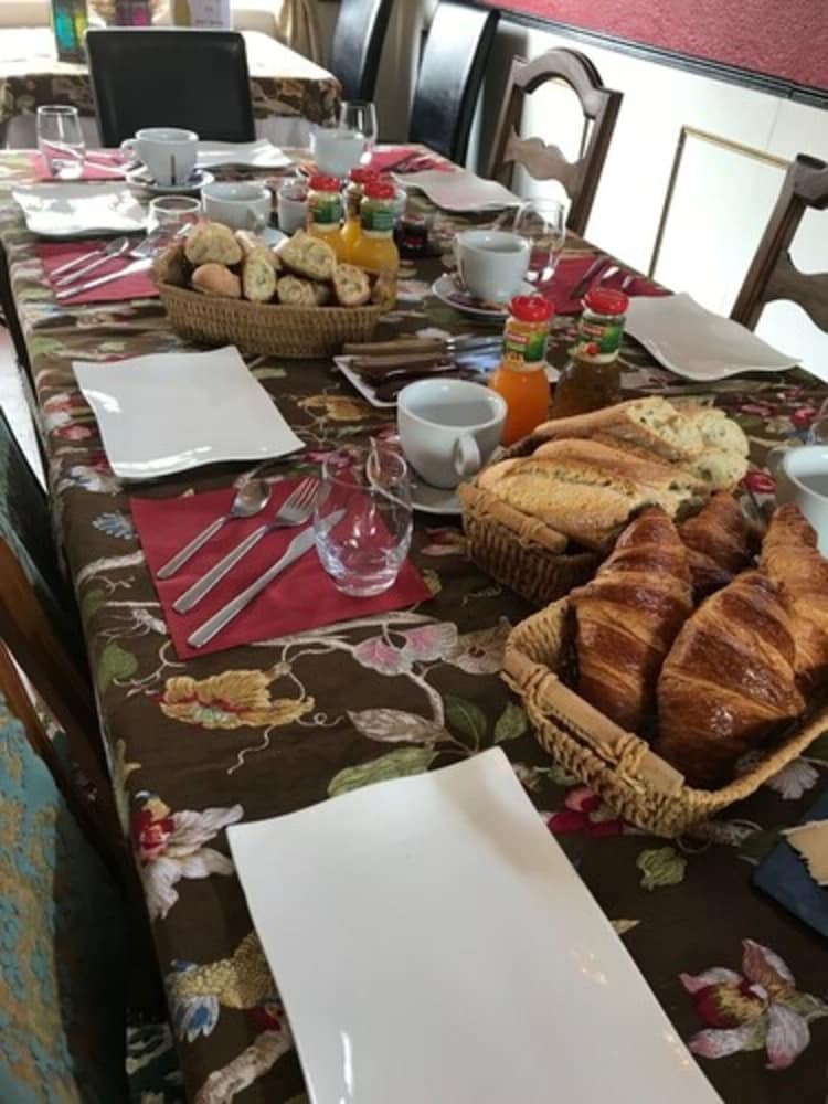 Hotel Le Roches De Merry