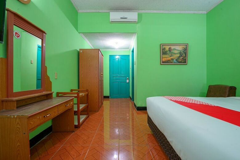 Hostal Oyo 1389 Hotel Carissima