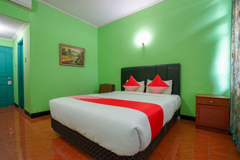 Hostal Oyo 1389 Hotel Carissima