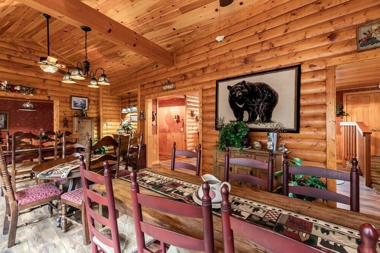 Cabin W Pool Access Chef's Kitchen