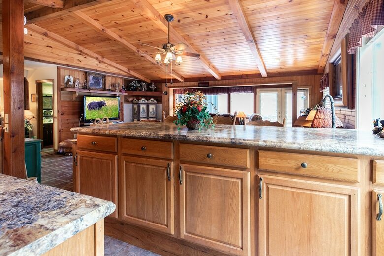 Cabin W Pool Access Chef's Kitchen