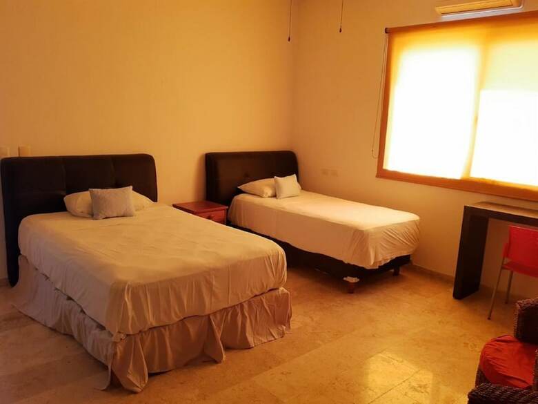 Hotel Suites Aeropuerto 24/7
