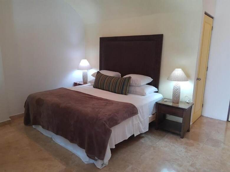 Hotel Suites Aeropuerto 24/7