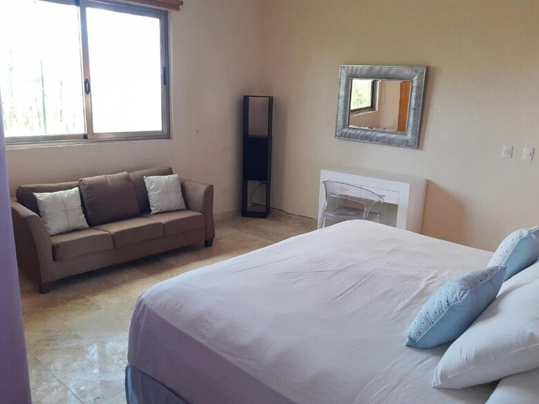 Hotel Suites Aeropuerto 24/7