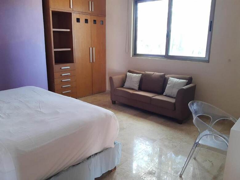 Hotel Suites Aeropuerto 24/7