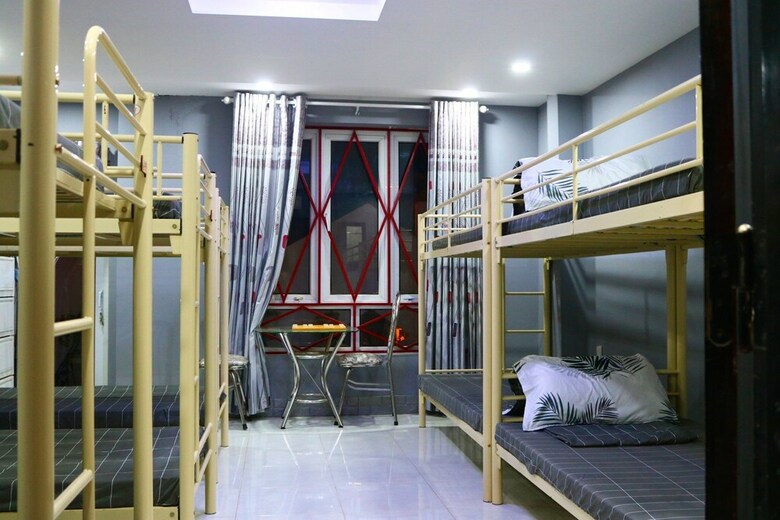 Hostal Ba Sao Hotel - Hostel