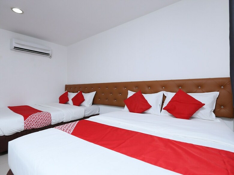 Oyo 89672 Eg Hotel Jj