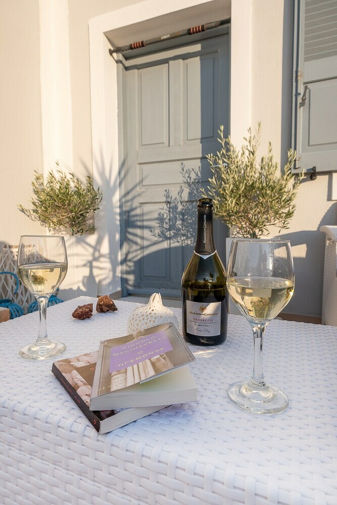 Paradise Traditional Cycladic House