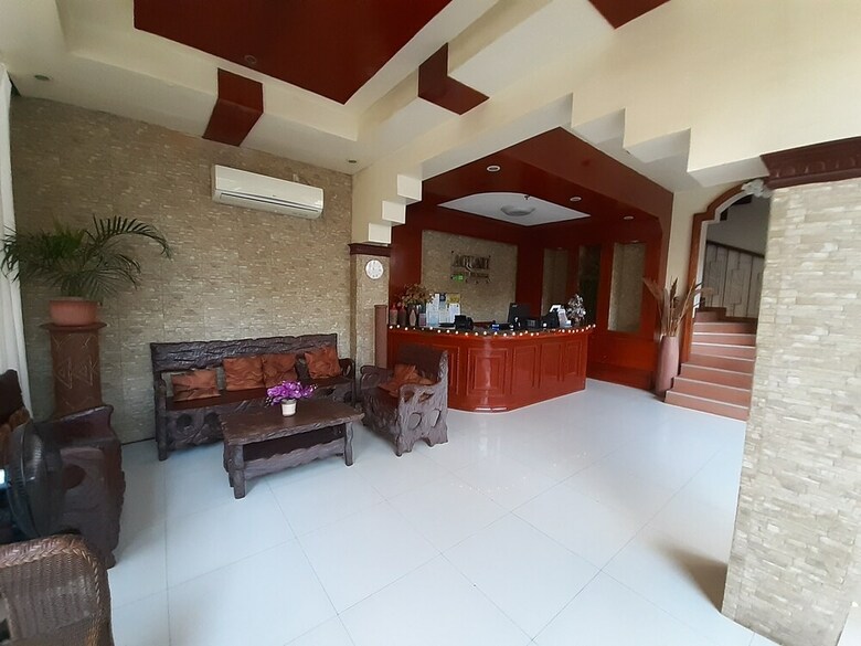 Hotel Aquari Travellers Inn