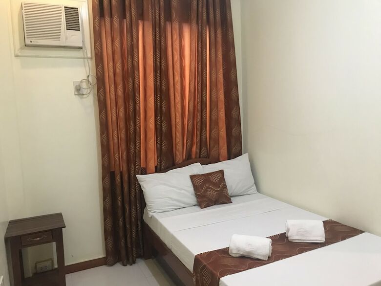 Hotel Aquari Travellers Inn
