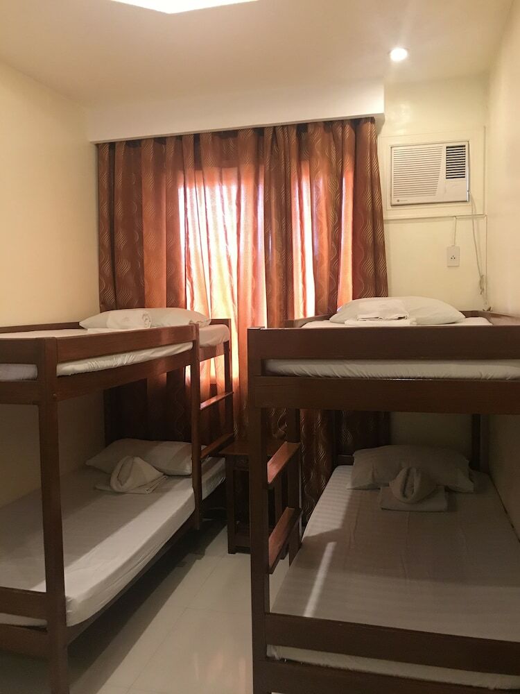 Hotel Aquari Travellers Inn