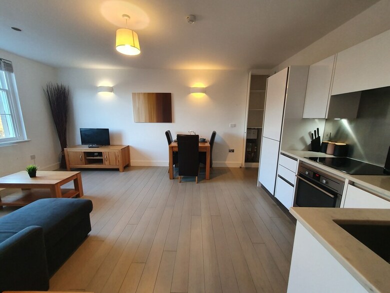 Superb Executive Apartment In Reading