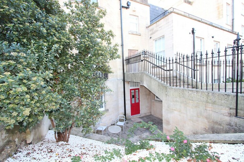 1 Kings Road Executive Studio Apartment