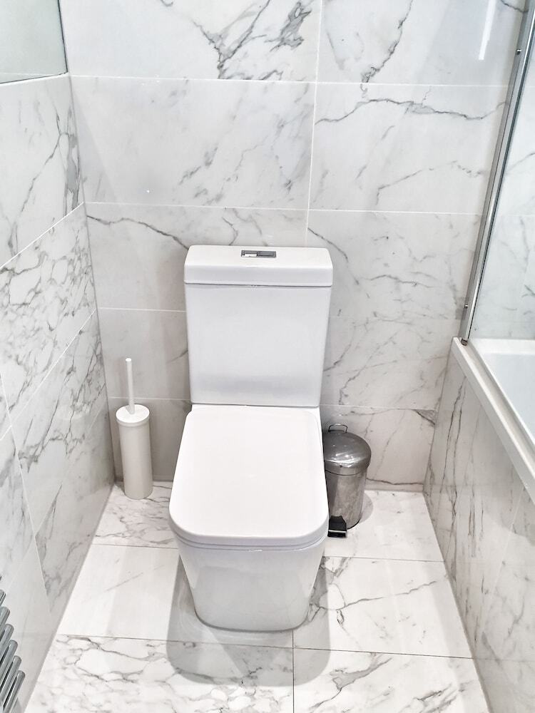 Urbane Spacious Executive Apartment