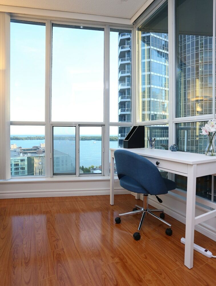 Spectacular High Rise On The Waterfront