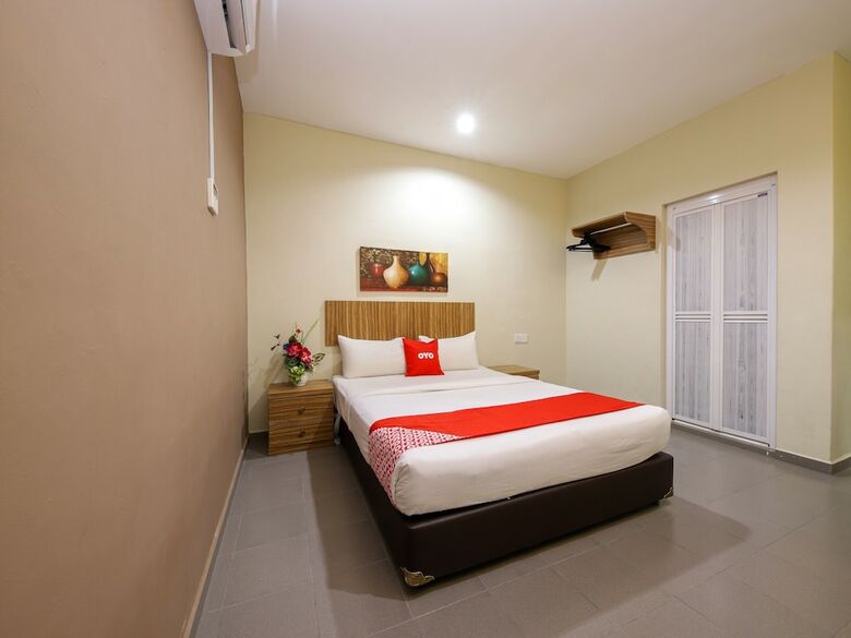 Oyo 89839 Riaz Hotel