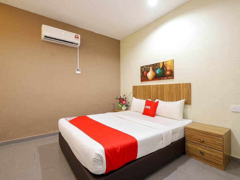Oyo 89839 Riaz Hotel