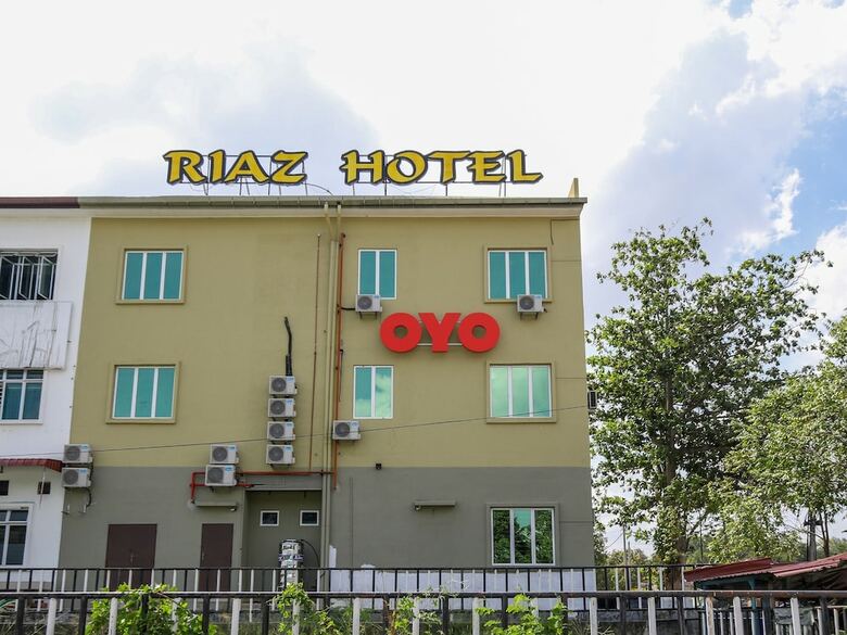Oyo 89839 Riaz Hotel
