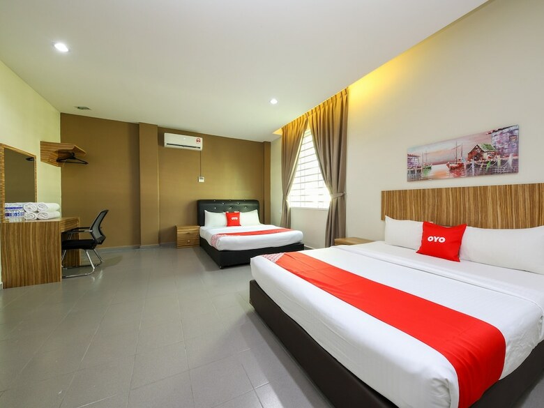 Oyo 89839 Riaz Hotel