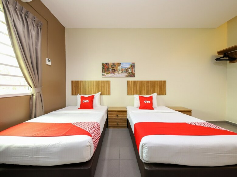 Oyo 89839 Riaz Hotel