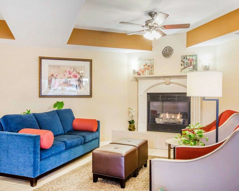 Hotel Comfort Suites