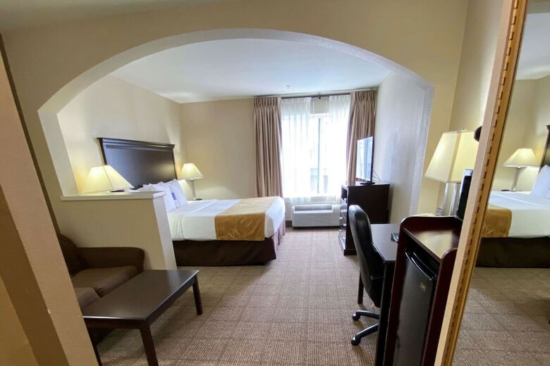 Hotel Comfort Suites